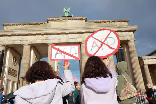 Participants holding cardboard signs protesting the AfD wait for the rally to begin. The rally, themed Time to Act: Stop the AfD, is scheduled to take place in Berlin at the Brande Copyright: epd-bild HansxScherhaufer epd-Demo_Landtagswahl11-kopieren