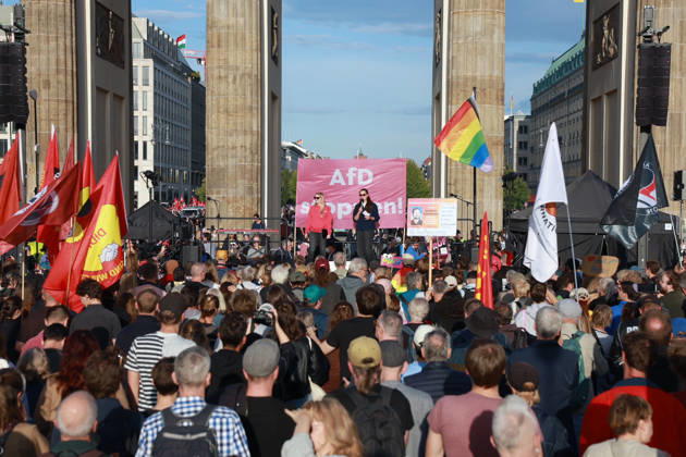 Rally with the slogan Time to Act: Stop the AfD in front of the Brandenburg Gate, Platz des 18. März, in Berlin. Photo taken on September 7, 2026. The rally was organized by Campact and Fridays for Future in response to the AfD’s victory in yesterday’s state election in Copyright: epd-bild HansxScherhaufer epd-Demo_Landtagswahl2-kopieren