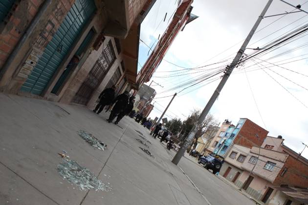 Homes Damaged After Deadly Military Base Explosions in Viacha VIACHA, BOLIVIA SEPTEMBER 7, 2026: Damage is seen to homes near the RAM-2 Bolivar? Mechanized Artillery Regiment, three days after explosions at the military installation in Viacha, near La Paz. The blast wave shattered windows and damaged walls and roofs in surrounding residential areas as rescue teams continued searching the site for missing people. Vincha Bolivia Copyright: x xAbadxMirandax xJNAxPressx