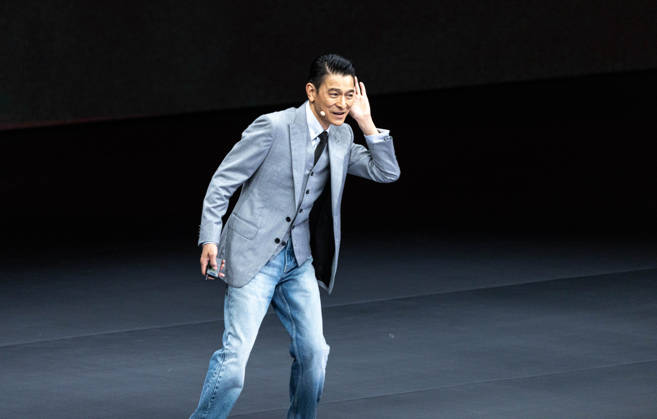 GUANGZHOU, CHINA - SEPTEMBER 07: Andy Lau, brand ambassador for Huawei s Ultimate Design series, speaks at the launch event for the Huawei tri-fold Mate XT 2 on September 7, 2026 in Guangzhou, Guangdong Province of China. Huawei released its latest tri-fold smartphone featuring a new generation chip with improved performance.  Copyright: xVCGx 111664712400