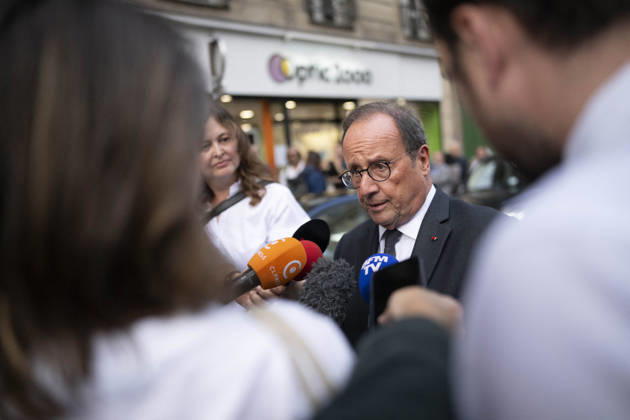 Francois Hollande Book Signing - Paris Former French President Francois Hollande during a book signing for his new book « Unir » in Paris on September 7, 2026. Photo by Eliot Blondet ABACAPRESS.COM Paris France France  Copyright: xBlondetxEliot ABACAx