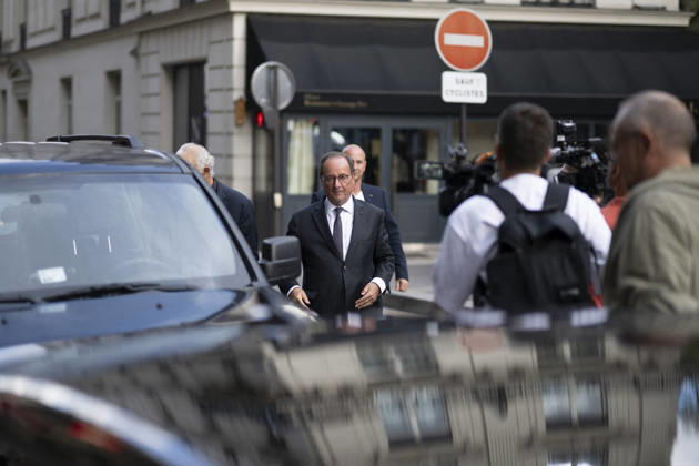 Francois Hollande Book Signing - Paris Former French President Francois Hollande during a book signing for his new book « Unir » in Paris on September 7, 2026. Photo by Eliot Blondet ABACAPRESS.COM Paris France France  Copyright: xBlondetxEliot ABACAx