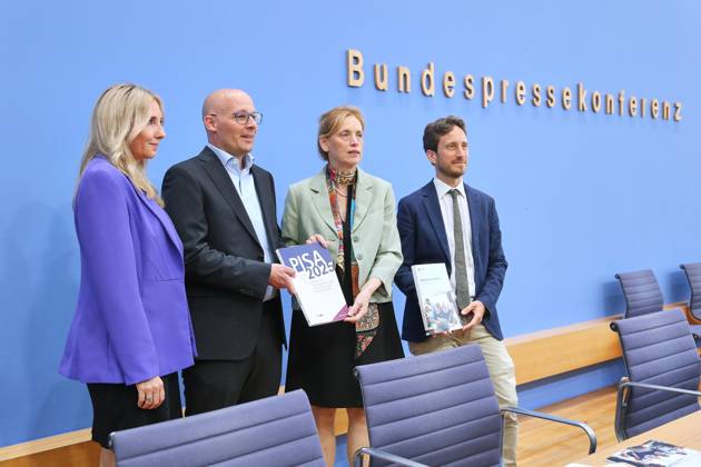Berlin, Germany, September 8, 2026 Federal Press Conference: Release of the Results of the 2025 PISA Study L R, Anna Stolz, Samuel Greiff, Federal Minister of Education, Family, Senior Citizens, Women, and Youth Karin Prien (CDU), Francesco Avvisati Copyright: xdtsxNachrichtenagenturx dts_133287
