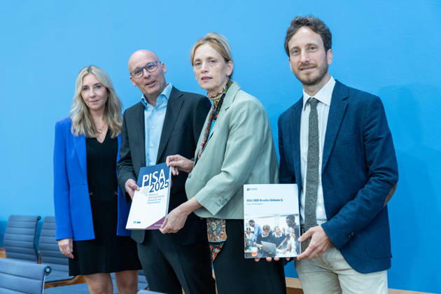 Anna Stolz, President of the Conference of Education Ministers and Bavarian Minister of Education and Cultural Affairs; Samuel Greiff, Director of the PISA National Center at TUM and Chairman of the ZIB Board; Francesco Avvisati, OECD; co-author o