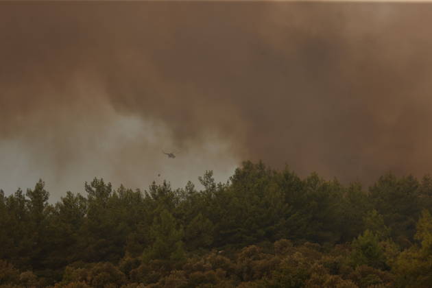 Wildfire breaks out in forested areas of Aksu and Kepez in Antalya ANTALYA, TURKIYE - SEPTEMBER 8: Firefighting teams battle a widespread wildfire spreading across forested areas in the Aksu and Kepez districts of Antalya, Turkiye, on September 8, 2026. Emergency crews deployed aircraft, water tenders, and ground personnel to conduct coordinated air and land containment operations as flames advanced rapidly through wooded terrain in the evening hours. Suleyman Elcin Anadolu Antalya Turkey. Editorial use only. Please get in touch for any other usage.  Copyright: x2026xAnadoluxSuleymanxElcinx