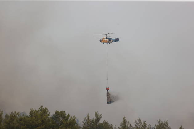 Wildfire breaks out in forested areas of Aksu and Kepez in Antalya ANTALYA, TURKIYE - SEPTEMBER 8: Firefighting teams battle a widespread wildfire spreading across forested areas in the Aksu and Kepez districts of Antalya, Turkiye, on September 8, 2026. Emergency crews deployed aircraft, water tenders, and ground personnel to conduct coordinated air and land containment operations as flames advanced rapidly through wooded terrain in the evening hours. Suleyman Elcin Anadolu Antalya Turkey. Editorial use only. Please get in touch for any other usage.  Copyright: x2026xAnadoluxSuleymanxElcinx