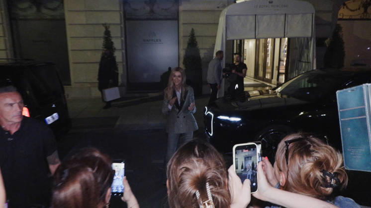 Celine Dion Steals the Show for The Crowd of Fans Gathered Outside Her Hotel - Paris Videograbs - Canadian singer Celine Dion greets, sings, and poses for selfies with hundreds of fans gathered every evening outside her hotel ahead of her 16-date historic residency at Paris La Défense Arena. Paris, France, September 8, 2026. Videograbs by CLPRESS ABACAPRESS.COM Paris Ile-de-France France  Copyright: xCLPRESS ABACAx