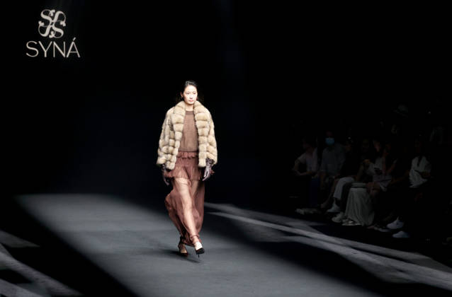 BEIJING, CHINA - SEPTEMBER 07: SYNA brand fashion is displayed on the runway at the China International Fashion Week Autumn 2026 on September 7, 2026 in Beijing, China. The event showcases collections from various designers for the upcoming season. Copyright: xVCGx 111664998761
