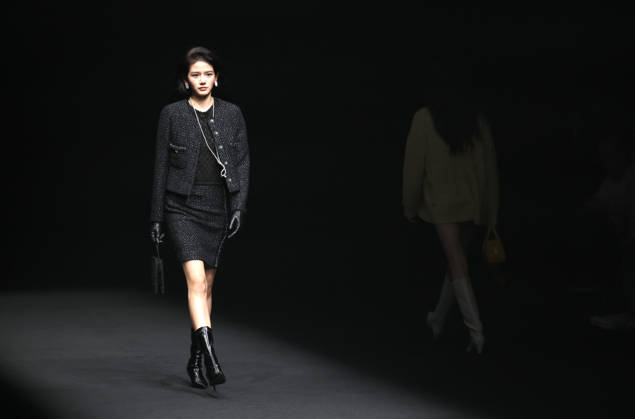 BEIJING, CHINA - SEPTEMBER 07: SYNA brand fashion is presented on the runway at the 2026 China International Fashion Week Autumn session on September 7, 2026 in Beijing, China. Copyright: xVCGx 111664998758