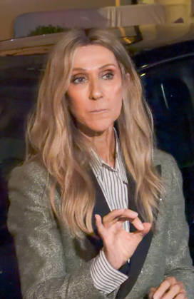 Céline Dion, returning from an intense rehearsal session, takes the time to greet her fans in front of the Royal Monceau Hotel in Paris on September 7, 2026. Lea Vieillot, Bestimage. Céline Dion, back from an intense rehearsal session, takes the time to greet her fans in front of the Royal Monceau hotel in Paris on September 7, 2026, Paris, France  Copyright: xLÃ axVieillot BestimagexLÃ axVieillot Bestimagex