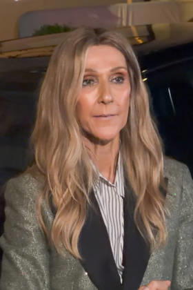 Céline Dion, returning from an intense rehearsal session, takes the time to greet her fans in front of the Royal Monceau Hotel in Paris on September 7, 2026. Lea Vieillot, Bestimage. Céline Dion, back from an intense rehearsal session, takes the time to greet her fans in front of the Royal Monceau hotel in Paris on September 7, 2026, Paris, France  Copyright: xLÃ axVieillot BestimagexLÃ axVieillot Bestimagex