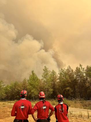 Firefighting continues against forest fire in Antalya ANTALYA, TURKIYE - SEPTEMBER 8: Firefighting teams work from the air and ground to extinguish a forest fire that broke out in the Aksu and Kepez districts and spread across a wide area in Antalya, Turkiye, on September 8, 2026. Ayse Yildiz Anadolu Antalya Turkey. Editorial use only. Please get in touch for any other usage.  Copyright: x2026xAnadoluxAysexYildizx