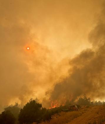 Firefighting continues against forest fire in Antalya ANTALYA, TURKIYE - SEPTEMBER 8: Firefighting teams work from the air and ground to extinguish a forest fire that broke out in the Aksu and Kepez districts and spread across a wide area in Antalya, Turkiye, on September 8, 2026. Ayse Yildiz Anadolu Antalya Turkey. Editorial use only. Please get in touch for any other usage.  Copyright: x2026xAnadoluxAysexYildizx