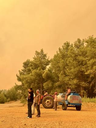 Firefighting continues against forest fire in Antalya ANTALYA, TURKIYE - SEPTEMBER 8: Firefighting teams work from the air and ground to extinguish a forest fire that broke out in the Aksu and Kepez districts and spread across a wide area in Antalya, Turkiye, on September 8, 2026. Ayse Yildiz Anadolu Antalya Turkey. Editorial use only. Please get in touch for any other usage.  Copyright: x2026xAnadoluxAysexYildizx