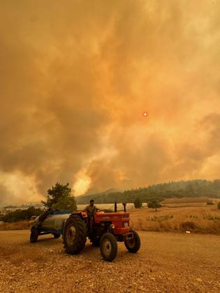 Firefighting continues against forest fire in Antalya ANTALYA, TURKIYE - SEPTEMBER 8: Firefighting teams work from the air and ground to extinguish a forest fire that broke out in the Aksu and Kepez districts and spread across a wide area in Antalya, Turkiye, on September 8, 2026. Ayse Yildiz Anadolu Antalya Turkey. Editorial use only. Please get in touch for any other usage.  Copyright: x2026xAnadoluxAysexYildizx