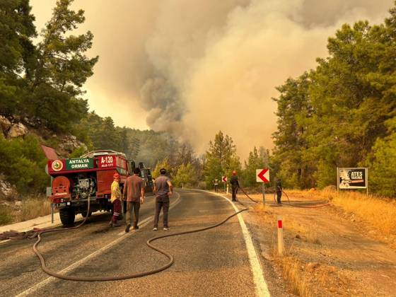 Firefighting continues against forest fire in Antalya ANTALYA, TURKIYE - SEPTEMBER 8: Firefighting teams work from the air and ground to extinguish a forest fire that broke out in Kumluca district and spread across a wide area in Antalya, Turkiye, on September 8, 2026. Mehmet Cakmak Anadolu Antalya Turkey. Editorial use only. Please get in touch for any other usage.  Copyright: x2026xAnadoluxMehmetxCakmakx