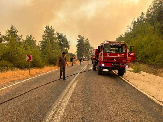 Firefighting continues against forest fire in Antalya ANTALYA, TURKIYE - SEPTEMBER 8: Firefighting teams work from the air and ground to extinguish a forest fire that broke out in Kumluca district and spread across a wide area in Antalya, Turkiye, on September 8, 2026. Mehmet Cakmak Anadolu Antalya Turkey. Editorial use only. Please get in touch for any other usage.  Copyright: x2026xAnadoluxMehmetxCakmakx