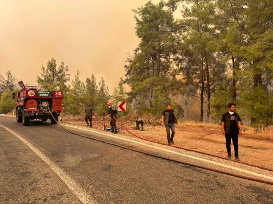 Firefighting continues against forest fire in Antalya ANTALYA, TURKIYE - SEPTEMBER 8: Firefighting teams work from the air and ground to extinguish a forest fire that broke out in Kumluca district and spread across a wide area in Antalya, Turkiye, on September 8, 2026. Mehmet Cakmak Anadolu Antalya Turkey. Editorial use only. Please get in touch for any other usage.  Copyright: x2026xAnadoluxMehmetxCakmakx