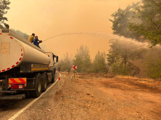 Firefighting continues against forest fire in Antalya ANTALYA, TURKIYE - SEPTEMBER 8: Firefighting teams work from the air and ground to extinguish a forest fire that broke out in Kumluca district and spread across a wide area in Antalya, Turkiye, on September 8, 2026. Mehmet Cakmak Anadolu Antalya Turkey. Editorial use only. Please get in touch for any other usage.  Copyright: x2026xAnadoluxMehmetxCakmakx