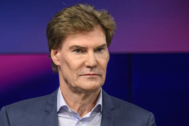 from left: Carsten Maschmeyer, entrepreneur, GER, Berlin, studio, guest on Maischberger, political talk show, TV, program, with host Sandra Maischberger, Das Erste, from Adlershof, Am Studio 20, September 8, 2026, Copyright: HMBxMedia UwexKoch
