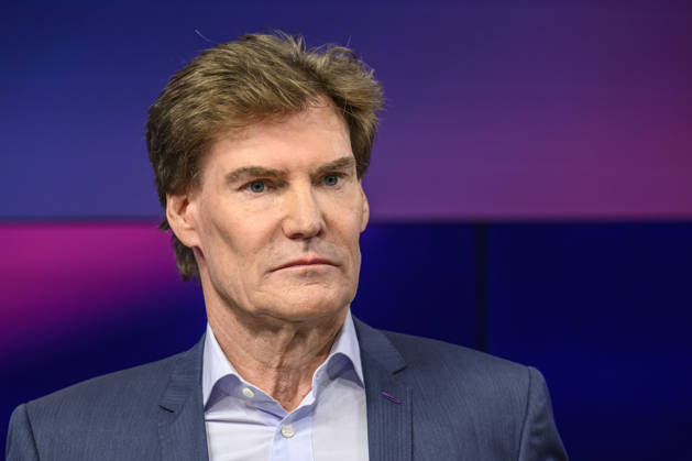 from left: Carsten Maschmeyer, entrepreneur, GER, Berlin, studio, guest on Maischberger, political talk show, TV, program, with host Sandra Maischberger, Das Erste, from Adlershof, Am Studio 20, September 8, 2026, Copyright: HMBxMedia UwexKoch