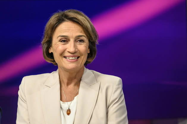 from left: Sandra Maischberger, GER, Berlin, studio, guest on – Maischberger, political talk show, TV, program, hosted by – Sandra Maischberger, Das Erste, from Adlershof – Studio 20, September 8, 2026, Copyright: HMBxMedia UwexKoch