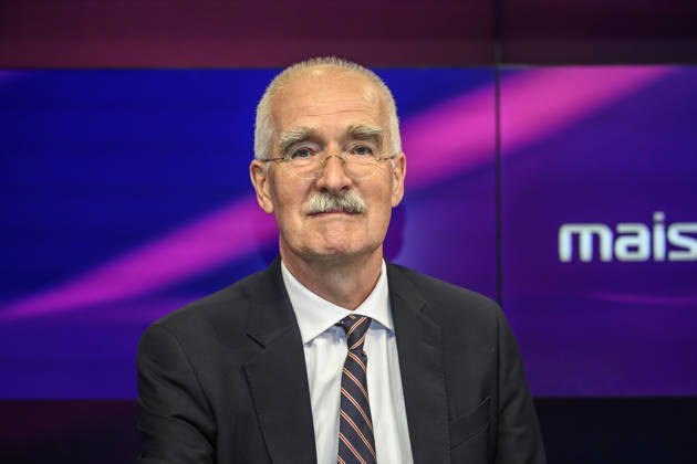 from left: Sergej Lochthofen, journalist, GER, Berlin, studio, guest on Maischberger, political talk show, TV, program, with host Sandra Maischberger, Das Erste, from Adlershof, Am Studio 20, September 8, 2026, Copyright: HMBxMedia UwexKoch