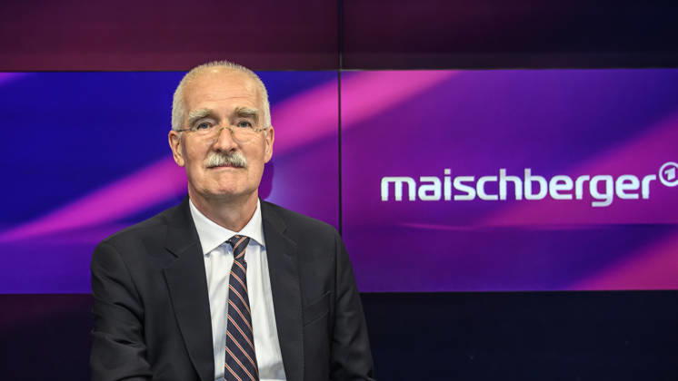 from left: Sergej Lochthofen, journalist, GER, Berlin, studio, guest on Maischberger, political talk show, TV, program, with host Sandra Maischberger, Das Erste, from Adlershof, Am Studio 20, September 8, 2026, Copyright: HMBxMedia UwexKoch