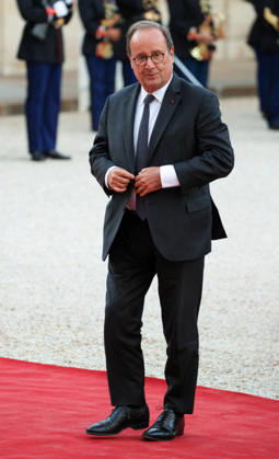 DiÌ‚ner d Etat en l honneur de Mr LEE Jae Myung, PreÌsident de la ReÌpublique de CoreÌe Francois Hollande Emmanuel Macron et Brigitte Macron recoivent Mr LEE Jae Myung, PreÌsident de la ReÌpublique de CoreÌe et son à pouse, Kim Hye-kyung, à l occasion d un diner d à tat au Palais de l Elysà e à Paris, le 8 septembre 2026. French President, Emmanuel Macron and his wife, Brigitte Macron hosted Mr. LEE Jae Myung, President of the Republic of Korea, and his wife, Kim Hye-kyung, at a state dinner at the Elysà e Palace in Paris on September 8, 2026. Copyright: xFabricexChasseryx