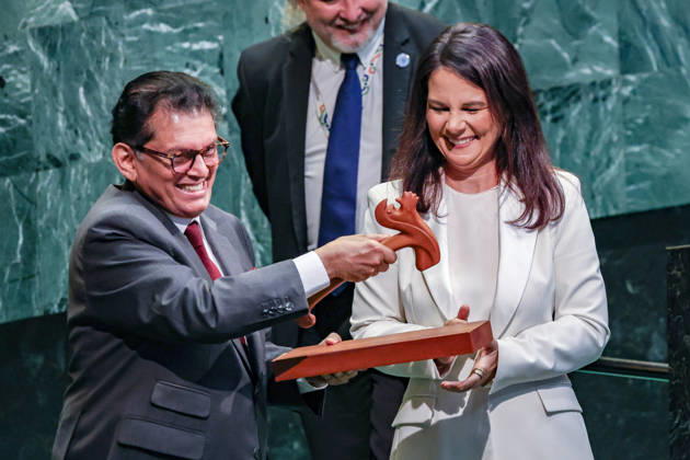 September 8, 2026, New York, New York, United States: ANNALENA BAERBOCK, President of the 80th session of the UN General Assembly, hands the General Assembly gavel to KHALILUR RAHMAN, incoming President of the 81st session, during the closing plenary meeting of UNGA80 at UN Headquarters. The handover marks the transition of the General Assembly presidency from its 80th to 81st session. New York United States - ZUMAo116 20260908_znp_o116_045 Copyright: xBiancaxOterox