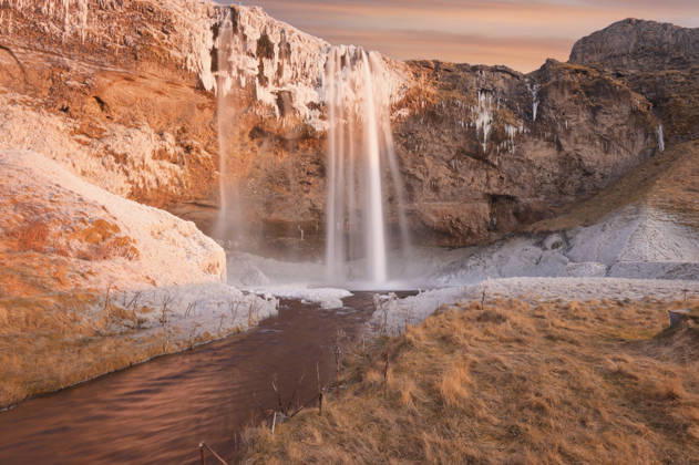 Creative Highlights World Seljalandsfoss Waterfall in Iceland at Sunset Ísafjörður, Ísafjarðarbær, Iceland CR_SSBW260908-2120524-01 ,model released, Symbolfoto ,property released