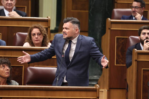 Government Question Time in Congress Dominated by the Crisis in Ceuta ERC spokesperson in Congress, Gabriel Rufian, speaks during a plenary session in the Congress of Deputies on September 9, 2026, in Madrid, Spain. The government faces its first question period since the start of the legislative session, coinciding with the declassification of some 40 documents, dated from July 1 to August 1, related to the crisis in Ceuta stemming from the mass influx of some 80,000 migrants from the border with Morocco. Saiz indicated that more relevant reports would be published if necessary, as the government has nothing to hide. SEPTEMBER 9, 2026, Madrid, Spain  Copyright: xEduardoxParrax 7759806