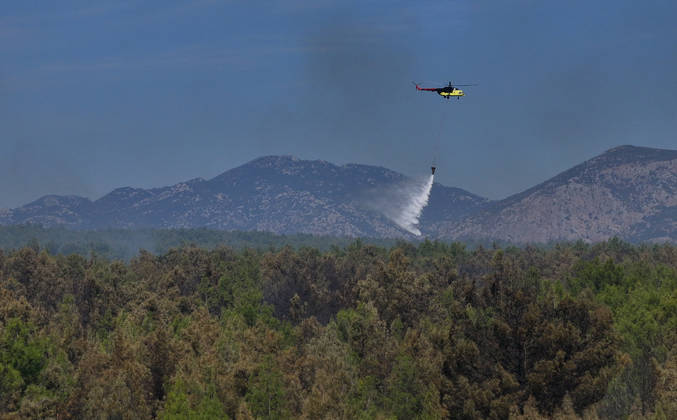 Firefighting efforts continue at the wildfire in Antalya ANTALYA, TURKIYE - SEPTEMBER 9: Firefighters respond to a forest fire both from the air in the Aksu district of Antalya, Turkiye on September 9, 2026. Orhan Cicek Anadolu Antalya Turkey. Editorial use only. Please get in touch for any other usage.  Copyright: x2026xAnadoluxOrhanxCicekx