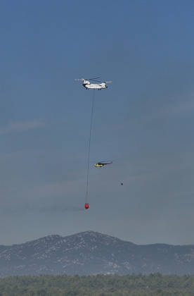 Firefighting efforts continue at the wildfire in Antalya ANTALYA, TURKIYE - SEPTEMBER 9: Firefighters respond to a forest fire both from the air in the Aksu district of Antalya, Turkiye on September 9, 2026. Orhan Cicek Anadolu Antalya Turkey. Editorial use only. Please get in touch for any other usage.  Copyright: x2026xAnadoluxOrhanxCicekx