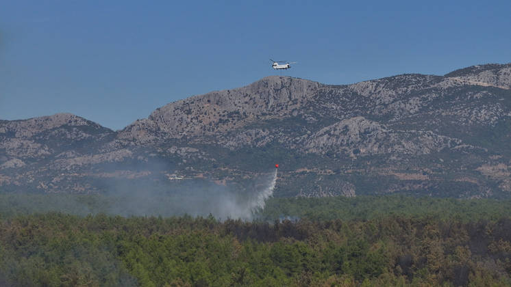 Firefighting efforts continue at the wildfire in Antalya ANTALYA, TURKIYE - SEPTEMBER 9: Firefighters respond to a forest fire both from the air in the Aksu district of Antalya, Turkiye on September 9, 2026. Orhan Cicek Anadolu Antalya Turkey. Editorial use only. Please get in touch for any other usage.  Copyright: x2026xAnadoluxOrhanxCicekx