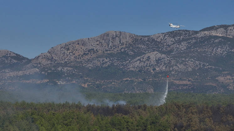Firefighting efforts continue at the wildfire in Antalya ANTALYA, TURKIYE - SEPTEMBER 9: Firefighters respond to a forest fire both from the air in the Aksu district of Antalya, Turkiye on September 9, 2026. Orhan Cicek Anadolu Antalya Turkey. Editorial use only. Please get in touch for any other usage.  Copyright: x2026xAnadoluxOrhanxCicekx