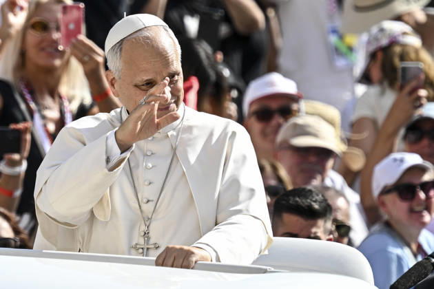 September 9, 2026, Vatican City, Vatican City: Pope Leo waves at faithfuls during his weekly General Audience in Saint Peter s Square, Vatican City, 9 September 2026. ANSA RICCARDO ANTIMIANI. Vatican City Vatican City  - ZUMAa110 20260909_zaf_a110_002 Copyright: xRiccardoxAntimianix