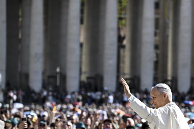 September 9, 2026, Vatican City, Vatican City: Pope Leo waves at faithfuls during his weekly General Audience in Saint Peter s Square, Vatican City, 9 September 2026. ANSA RICCARDO ANTIMIANI. Vatican City Vatican City  - ZUMAa110 20260909_zaf_a110_003 Copyright: xRiccardoxAntimianix
