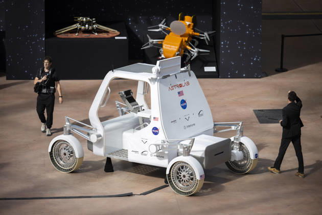 Astrolab Lunar Rover During International Space Summit - Paris An Astrolab lunar rover is showcased at the International Space Summit in Paris, France on September 9, 2026. Photo by Eliot Blondet ABACAPRESS.COM Paris France France  Copyright: xBlondetxEliot ABACAx