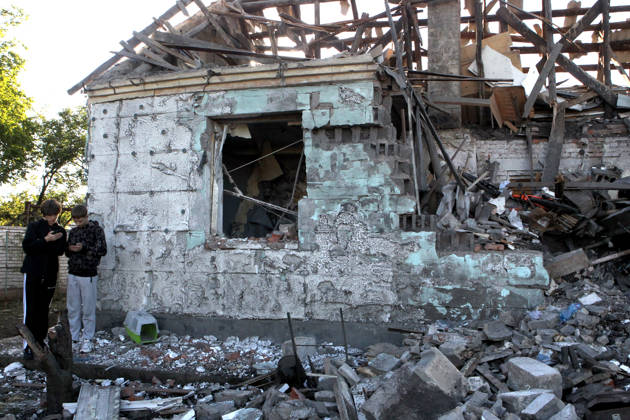 Aftermath of Russian Drone Attack - Dnipro Teenage boys inspect a private house destroyed in a Russian drone attack, Dnipro, Ukraine, September 9, 2026. On Wednesday night, September 9, Russian drones struck the eastern Ukrainian city. The attack caused fires at warehouses storing building materials and at a private house. Rescuers freed three people, including a 15-year-old boy, from the basement of the damaged home. A 51-year-old man and a 52-year-old woman were taken to hospital. Photo by Mykola Miakshykov Ukrinform ABACAPRESS.COM Dnipro Ukraine  Copyright: xMadiyevskyyxVyacheslav Ukrinformx
