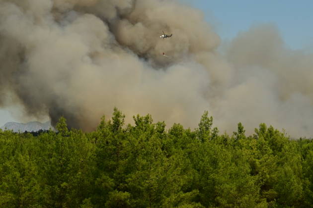 Firefighting efforts continue against wildfire in Turkiye s Antalya ANTALYA, TURKIYE - SEPTEMBER 09: A firefighting aircraft drops water over a wildfire that broke out in a forested area in Antalya s Aksu and Kepez districts on the evening of September 07 and spread across a wide area, as firefighting efforts continue from the air and on the ground in Antalya, Turkiye, on September 09, 2026. Orhan Cicek Anadolu Antalya Turkey. Editorial use only. Please get in touch for any other usage.  Copyright: x2026xAnadoluxOrhanxCicekx