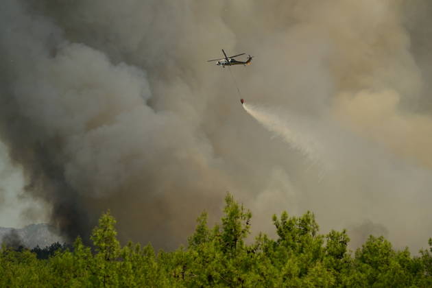 Firefighting efforts continue against wildfire in Turkiye s Antalya ANTALYA, TURKIYE - SEPTEMBER 09: A firefighting aircraft drops water over a wildfire that broke out in a forested area in Antalya s Aksu and Kepez districts on the evening of September 07 and spread across a wide area, as firefighting efforts continue from the air and on the ground in Antalya, Turkiye, on September 09, 2026. Orhan Cicek Anadolu Antalya Turkey. Editorial use only. Please get in touch for any other usage.  Copyright: x2026xAnadoluxOrhanxCicekx