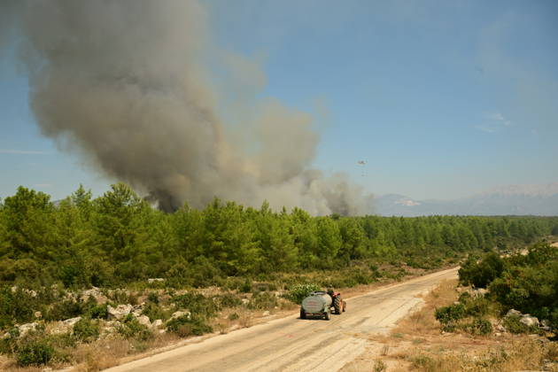 Firefighting efforts continue against wildfire in Turkiye s Antalya ANTALYA, TURKIYE - SEPTEMBER 09: A firefighting aircraft drops water over a wildfire that broke out in a forested area in Antalya s Aksu and Kepez districts on the evening of September 07 and spread across a wide area, as firefighting efforts continue from the air and on the ground in Antalya, Turkiye, on September 09, 2026. Orhan Cicek Anadolu Antalya Turkey. Editorial use only. Please get in touch for any other usage.  Copyright: x2026xAnadoluxOrhanxCicekx