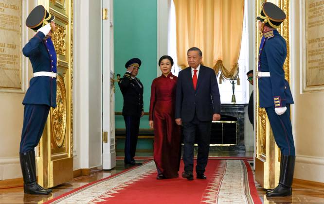 Russia Vietnam 9239409 09.09.2026 Vietnamese President To Lam and his wife Ngo Phuong Ly arrive to attend the official welcome ceremony before a meeting with Russian President Vladimir Putin at the Kremlin in Moscow, Russia. Geodakyan Artem Sputnik Moscow Russia  Copyright: xGeodakyanxArtemx
