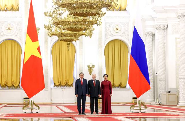 Russia Vietnam 9239407 09.09.2026 Russian President Vladimir Putin, Vietnamese President To Lam and his wife Ngo Phuong Ly attend the official welcome ceremony before a meeting at the Kremlin in Moscow, Russia. Geodakyan Artem Sputnik Moscow Russia  Copyright: xGeodakyanxArtemx