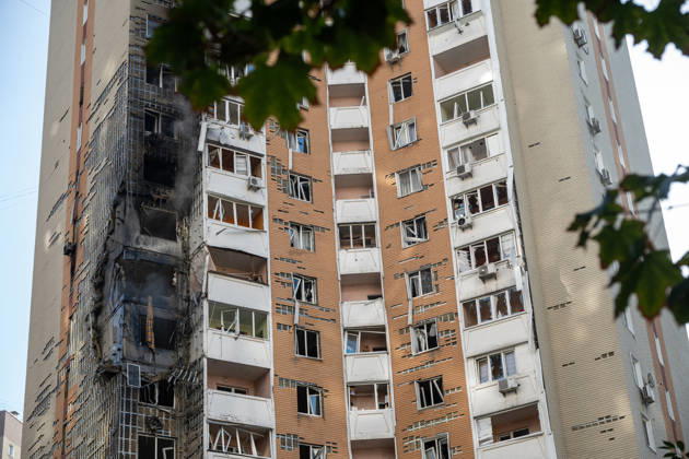 A 24-storey apartment block is damaged by a Russian attack in the Darnytskyi district of Kyiv, Ukraine, September 9, 2026. On Wednesday morning, September 9, a Russian drone hit the 24-storey building on the 12th floor. According to police, five people were injured, including a pregnant woman. (Photo by Danylo Antoniuk Ukrinform) Apartment block hit by Russian drone in Kyiv  Copyright: xDanyloxAntoniukx