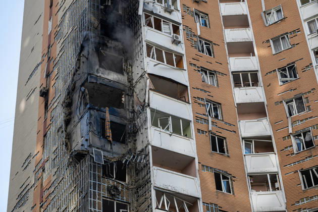 A 24-storey apartment block is damaged by a Russian attack in the Darnytskyi district of Kyiv, Ukraine, September 9, 2026. On Wednesday morning, September 9, a Russian drone hit the 24-storey building on the 12th floor. According to police, five people were injured, including a pregnant woman. (Photo by Danylo Antoniuk Ukrinform) Apartment block hit by Russian drone in Kyiv  Copyright: xDanyloxAntoniukx