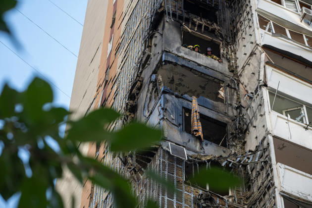 A 24-storey apartment block is damaged by a Russian attack in the Darnytskyi district of Kyiv, Ukraine, September 9, 2026. On Wednesday morning, September 9, a Russian drone hit the 24-storey building on the 12th floor. According to police, five people were injured, including a pregnant woman. (Photo by Danylo Antoniuk Ukrinform) Apartment block hit by Russian drone in Kyiv  Copyright: xDanyloxAntoniukx