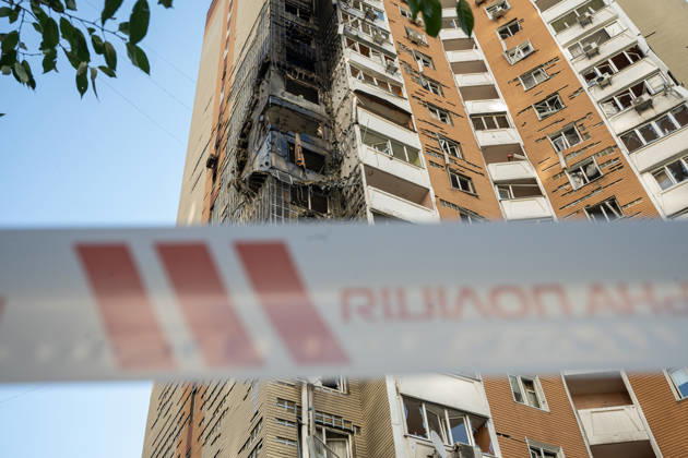 A barricade tape seals off the area outside a 24-storey apartment block damaged by a Russian attack in the Darnytskyi district of Kyiv, Ukraine, September 9, 2026. On Wednesday morning, September 9, a Russian drone hit the 24-storey building on the 12th floor. According to police, five people were injured, including a pregnant woman. (Photo by Danylo Antoniuk Ukrinform) Apartment block hit by Russian drone in Kyiv  Copyright: xDanyloxAntoniukx