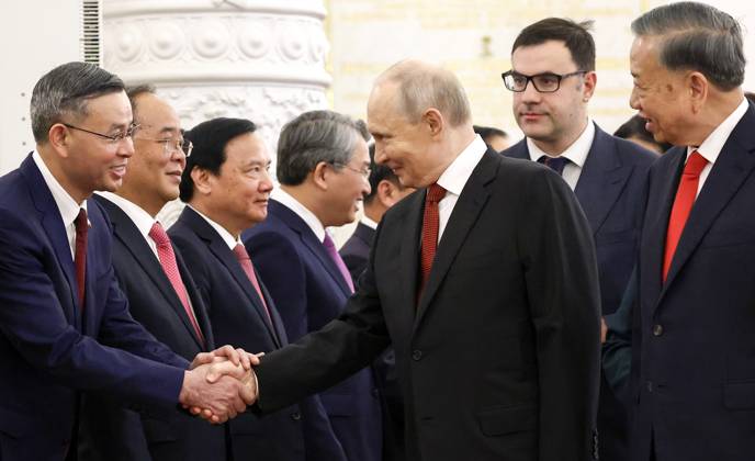 Russia Vietnam 9239414 09.09.2026 Russian President Vladimir Putin and Vietnamese President To Lam greet members of Vietnam s delegation during an official welcome ceremony before their meeting at the Kremlin in Moscow, Russia. Geodakyan Artem Sputnik Moscow Russia  Copyright: xGeodakyanxArtemx